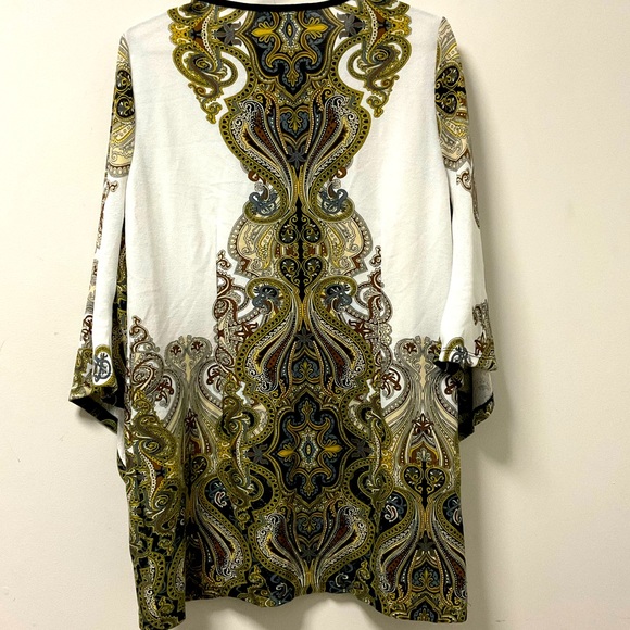 Beautifully Patterned Long Sleeve Melissa Paige Bell Sleeve Top! - Picture 12 of 12